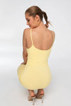 długa dopasowana sukienka maxi w kolorze żółtym do kostek na cienkich ramiączkach "Yellow"